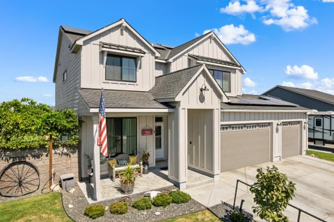 Photo of 313 Ruby Ave, Grandview, WA 98930 (MLS # 296146)