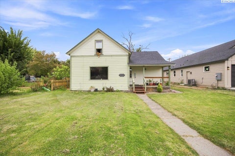 Photo of 1424 Grant Ave, Prosser, WA 99350 (MLS # 296268)