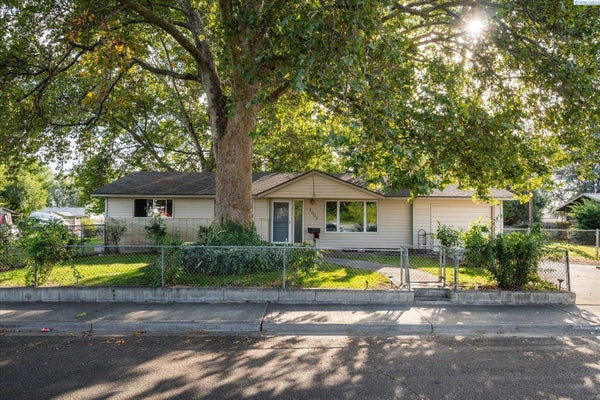 1903 S DAYTON PL, KENNEWICK, WA 99337 - Image d468ab41b9837db60f5d95ac0d2aef1d/867578655