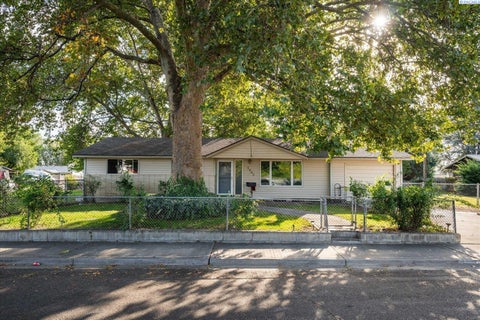 Photo of 1903 S Dayton Place, Kennewick, WA 99337 (MLS # 296650)