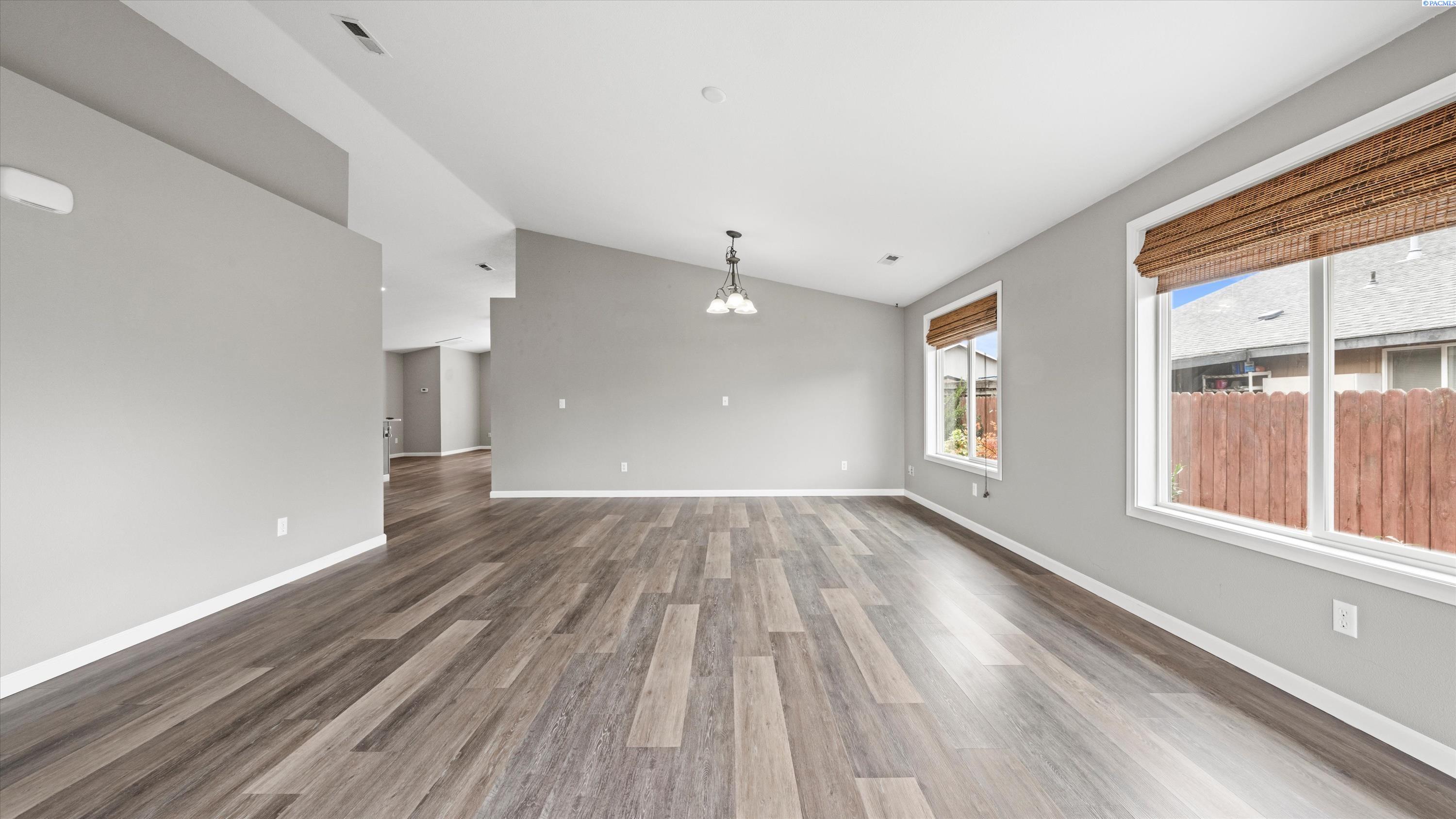 IDX 4 6704 Comiskey Dr.