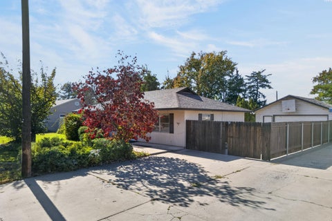 Photo of 605 Cottonwood Dr, Richland, WA 99354 (MLS # 297107)