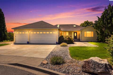 Photo of 3204 NorthRidge CT, West Richland, WA 99353 (MLS # 295580)