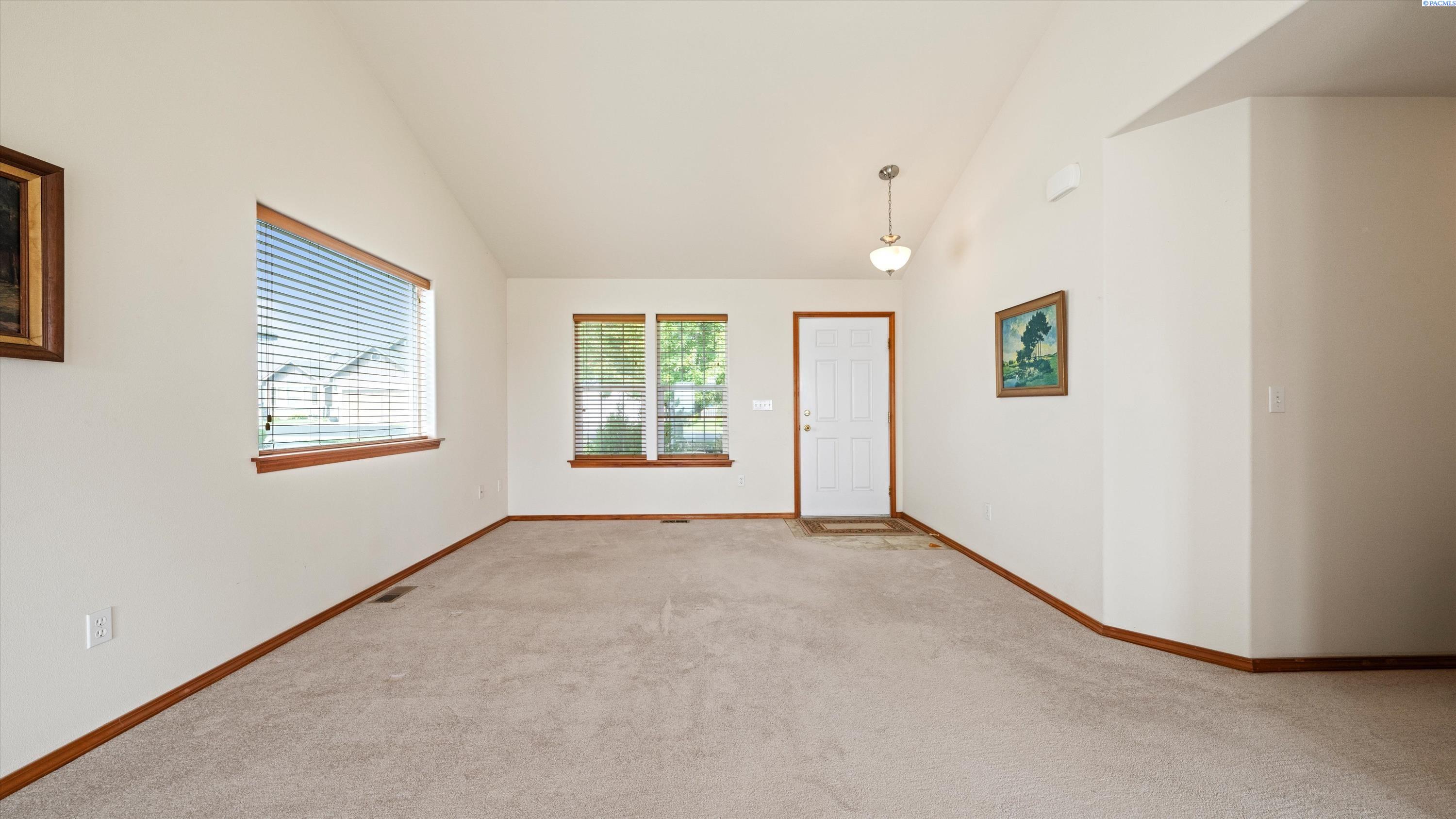 146 Henley Dr