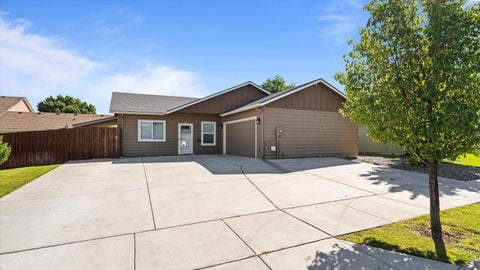 Photo of 580 N Harrison Pl, Kennewick, WA 99336 (MLS # 296938)