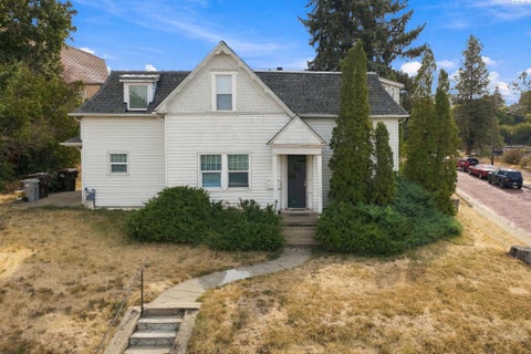 Photo of 300 NE Kamiaken St, Pullman, WA 99163 (MLS # 296840)