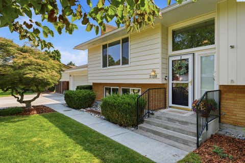 Photo of 2108 Hoxie Ave, Richland, WA 99354 (MLS # 295199)