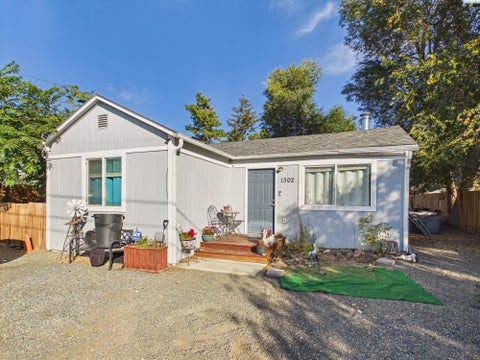 Photo of 1302 Arkansas Ave, Tieton, WA 98947 (MLS # 297268)