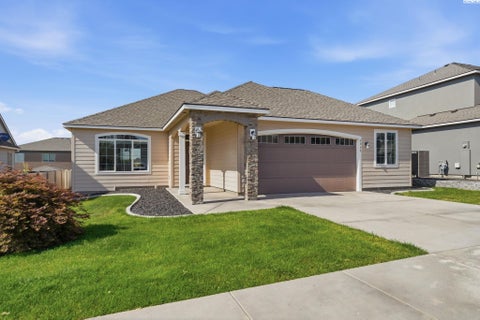 Photo of 4860 Corvina Street, Richland, WA 99352 (MLS # 294531)