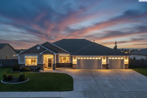 Photo of 4502 Tamarisk Dr, Pasco, WA 99301 (MLS # 296893)