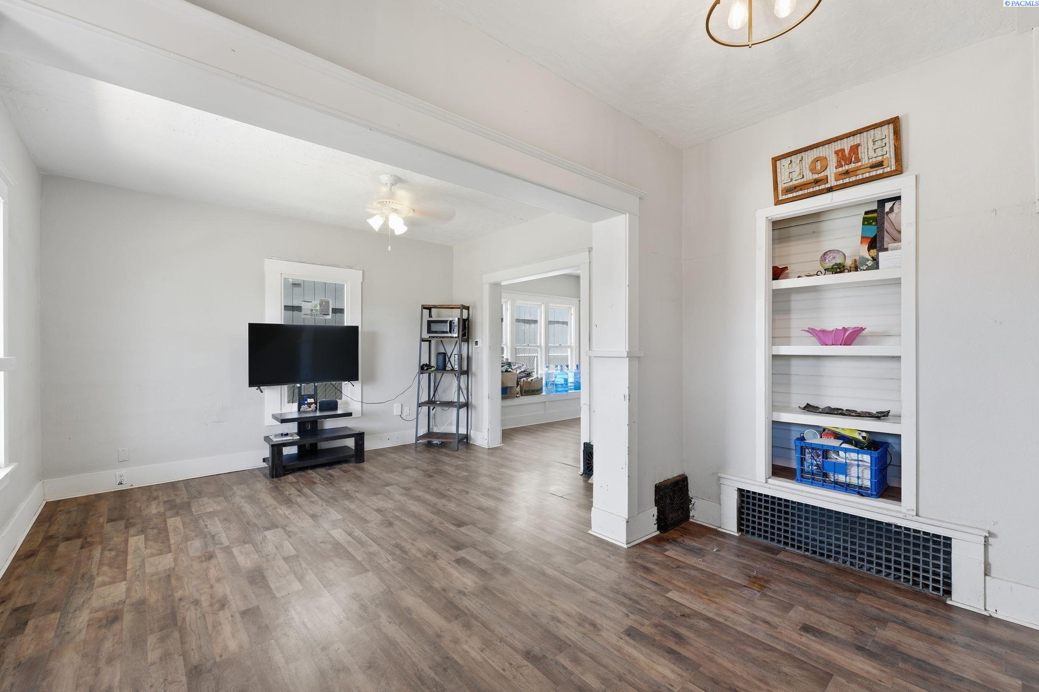 307 W Bonneville St