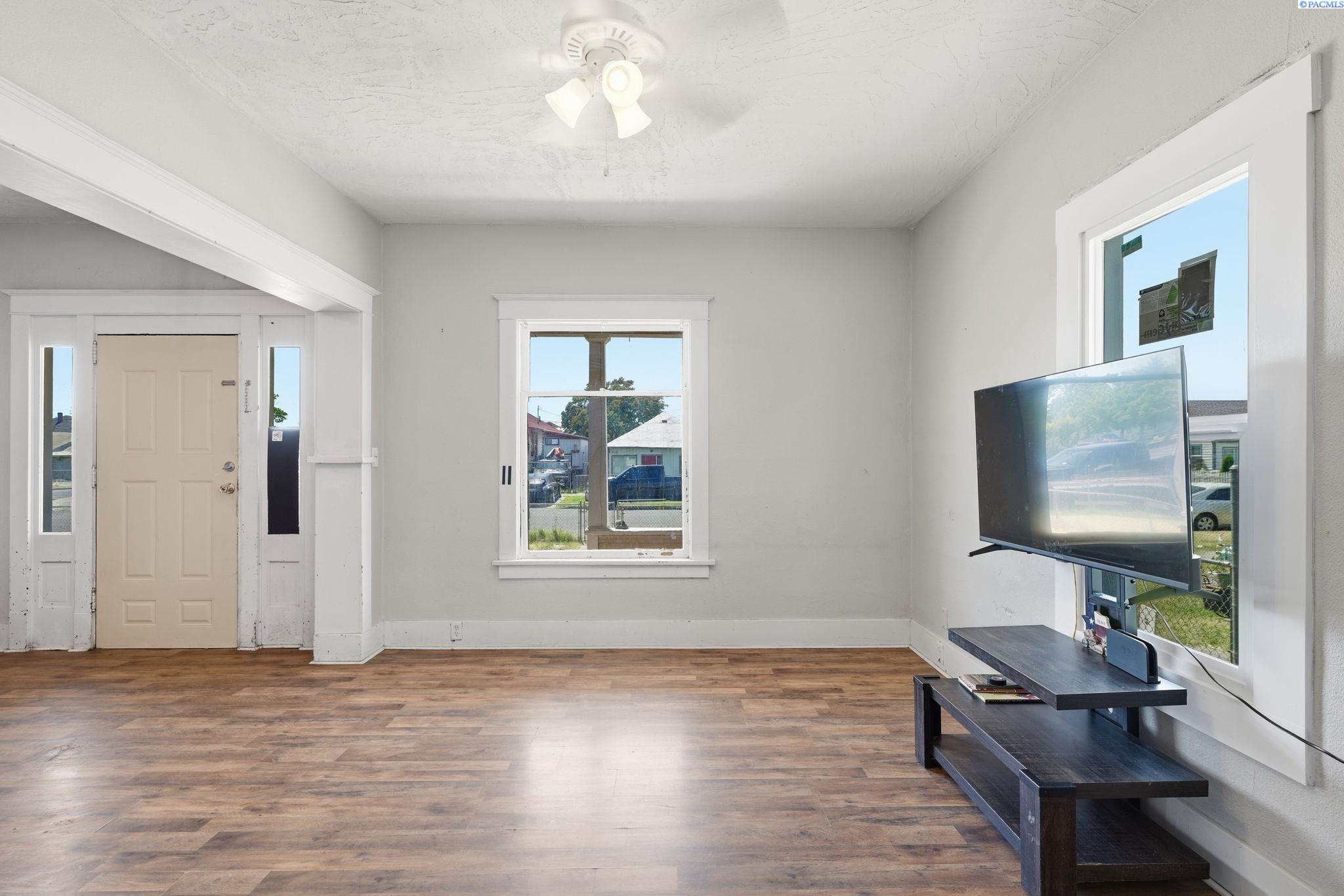 307 W Bonneville St