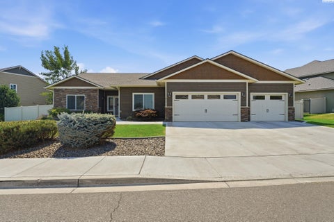 Photo of 611 Hunter Street, Richland, WA 99352 (MLS # 295083)