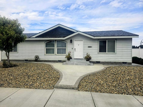 Photo of 602 New Gate Drive, Prosser, WA 99350 (MLS # 296373)