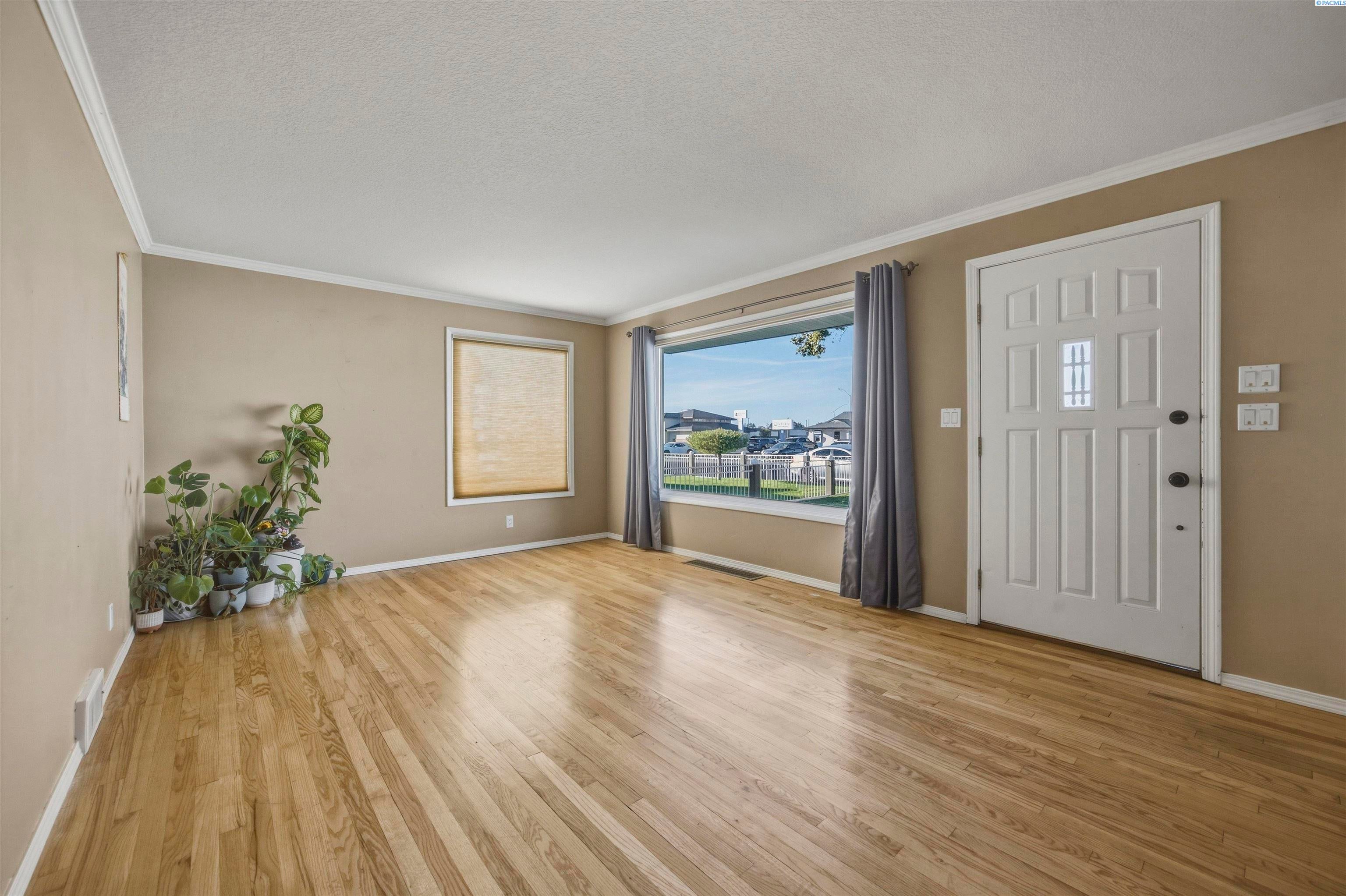 IDX 3 1838 W Octave Street