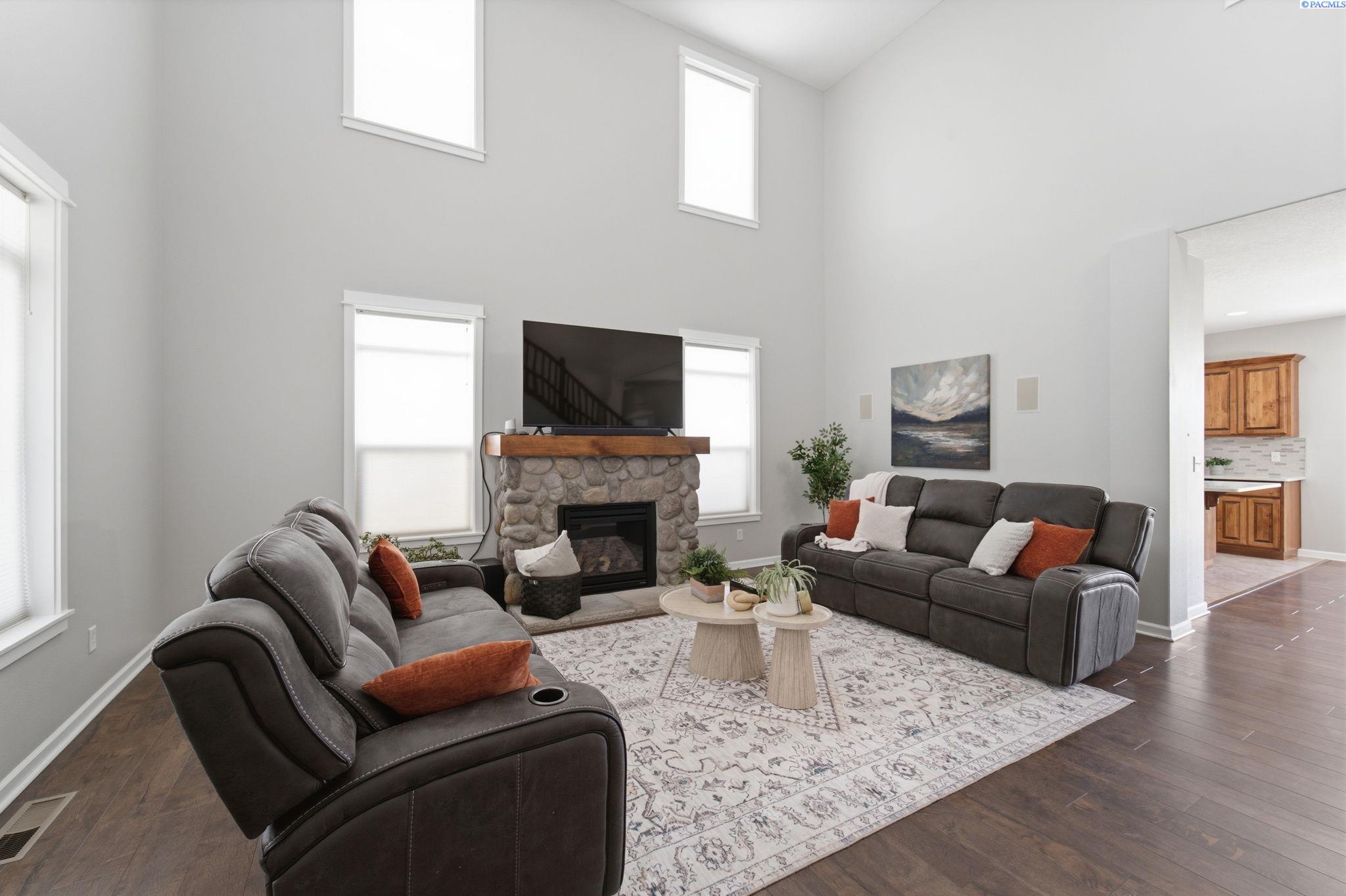 IDX 3 6313 Balmoral Ct