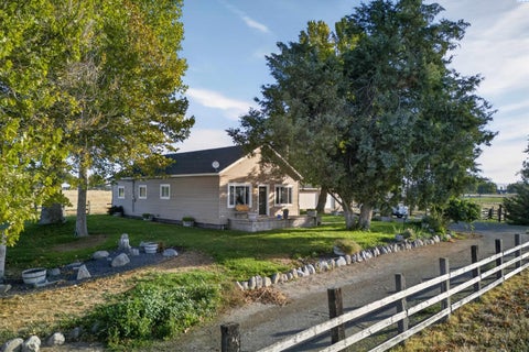 Photo of 2060 Cemetery Rd, Sunnyside, WA 98944 (MLS # 296886)