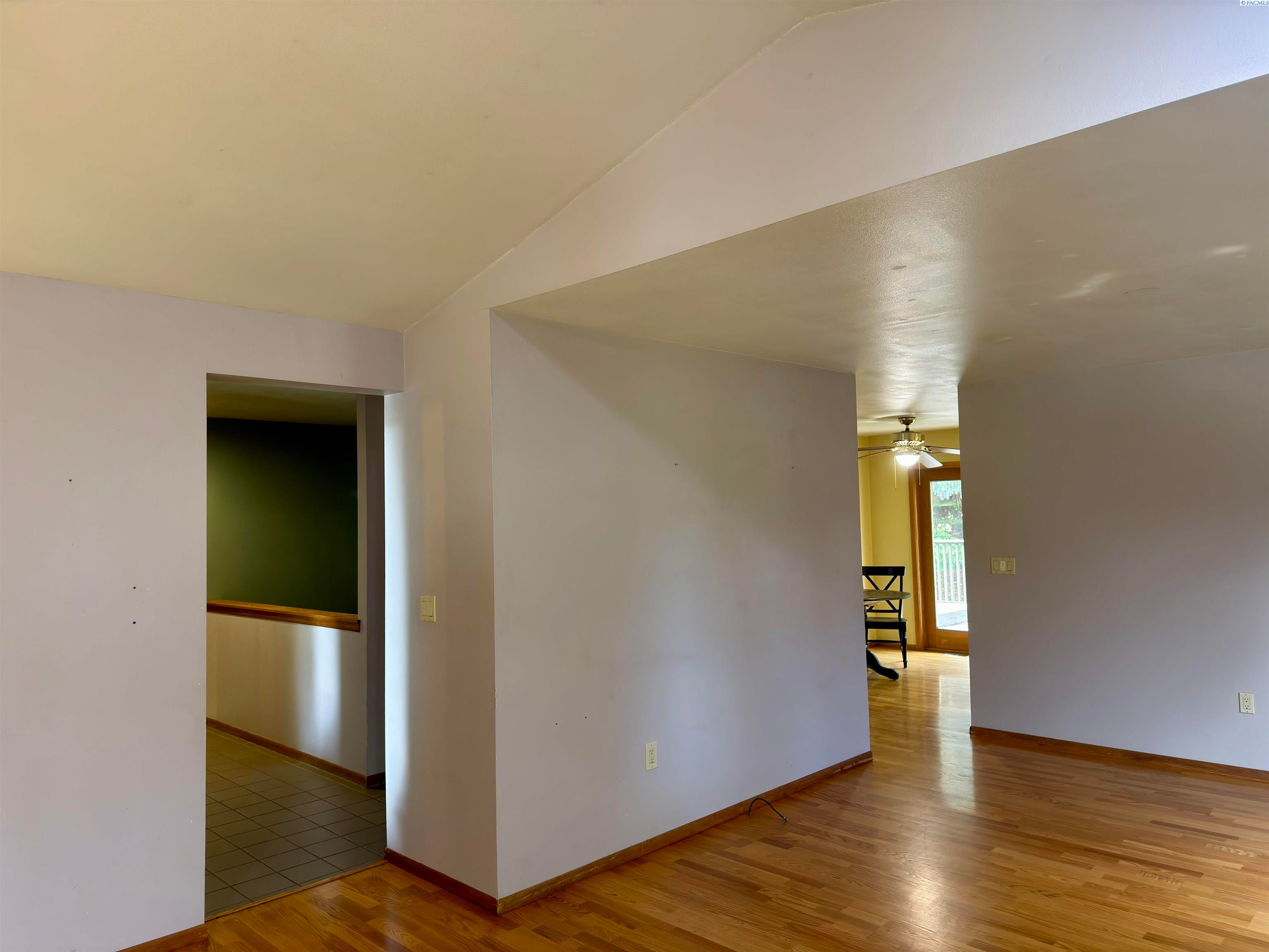 IDX 4 835 SE Lori Court
