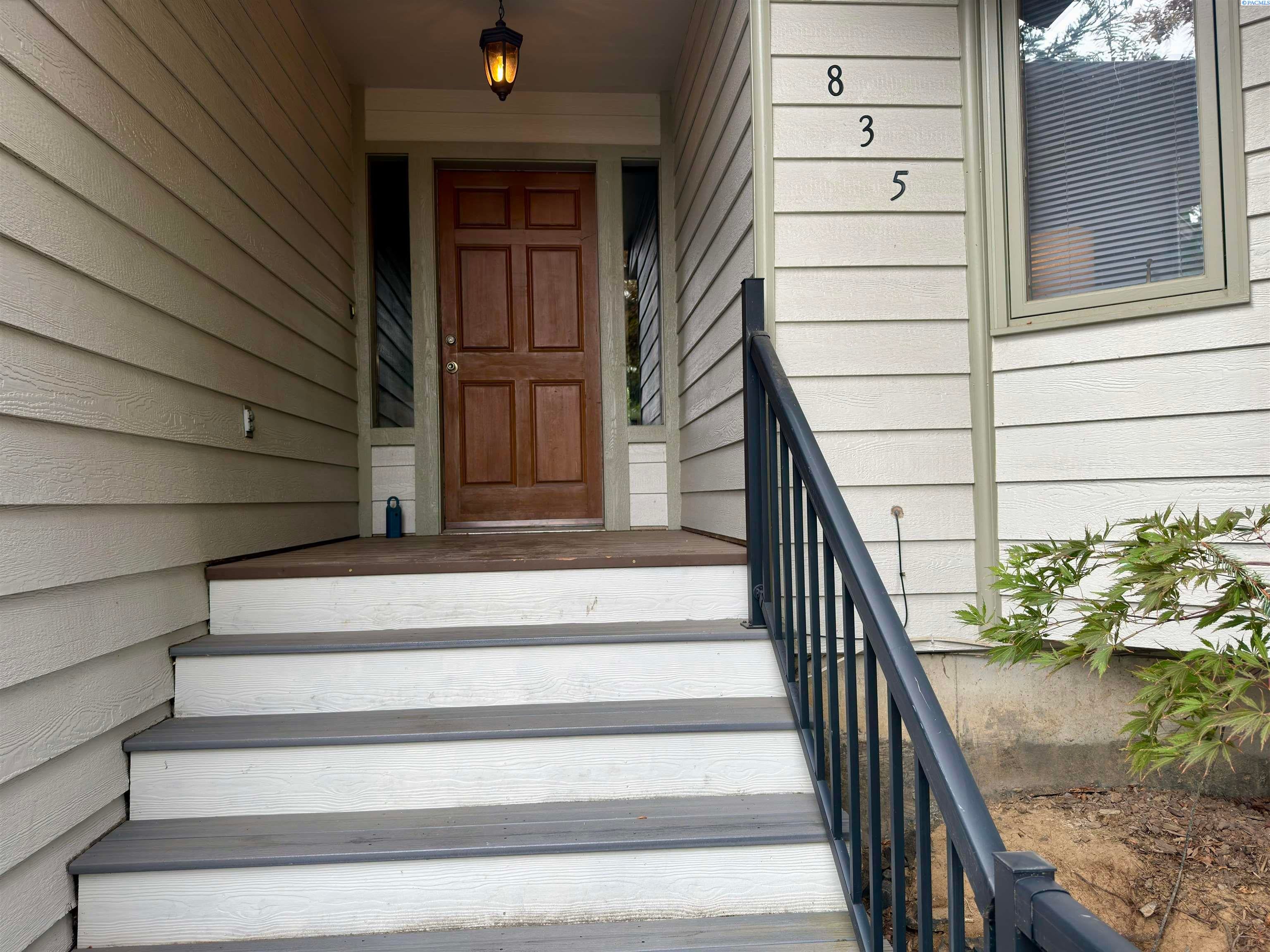 IDX 1 835 SE Lori Court