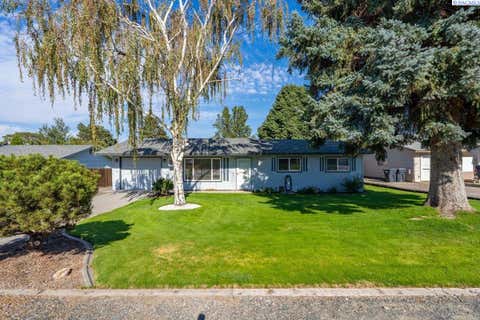 Photo of 484 S 41st Ave, West Richland, WA 99353 (MLS # 295526)