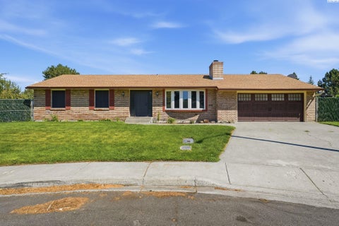 Photo of 500 Stagecoach Court, Richland, WA 99354 (MLS # 295542)