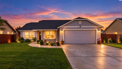 Photo of 6019 Washougal Lane, Pasco, WA 99301 (MLS # 296776)