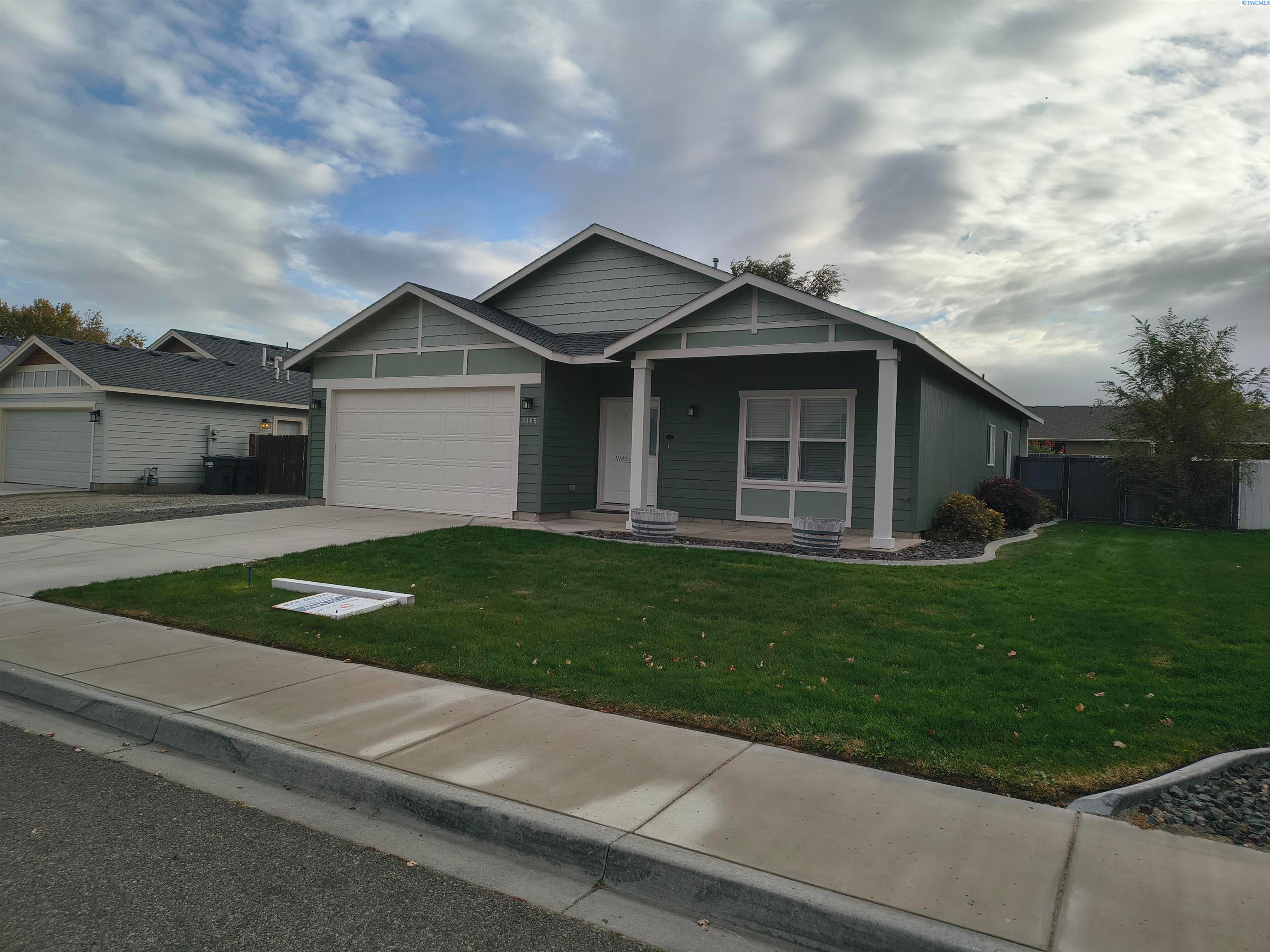 4405 Phoenix Ln