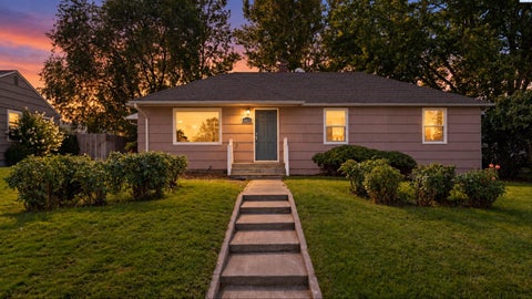 Photo of 1821 Benson Ave, Prosser, WA 99350 (MLS # 296393)