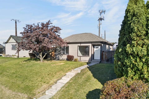 Photo of 1109 Pollock Ave, Zillah, WA 98953 (MLS # 297014)