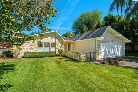 Photo of 1801 Crestline Drive, Walla Walla, WA 99362 (MLS # 296746)