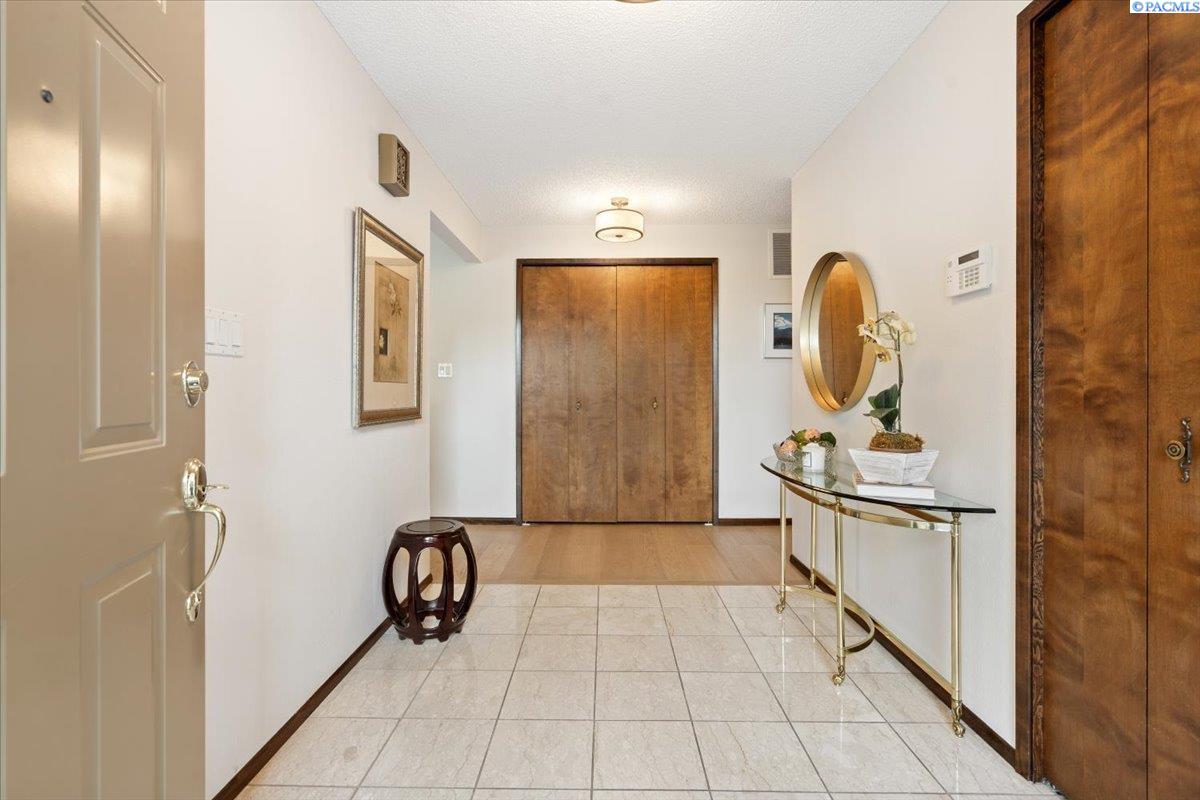 1801 Crestline Drive