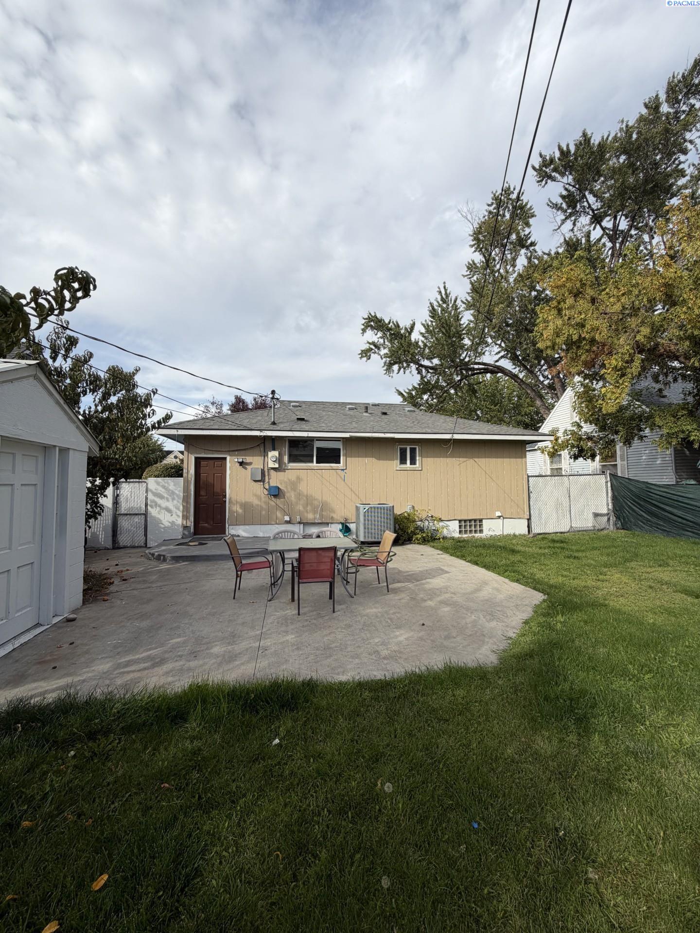 IDX 1 1824 W Hopkins St