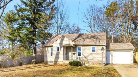 Photo of 409 11th Street, Baraboo, WI 53913 (MLS # 2014833)