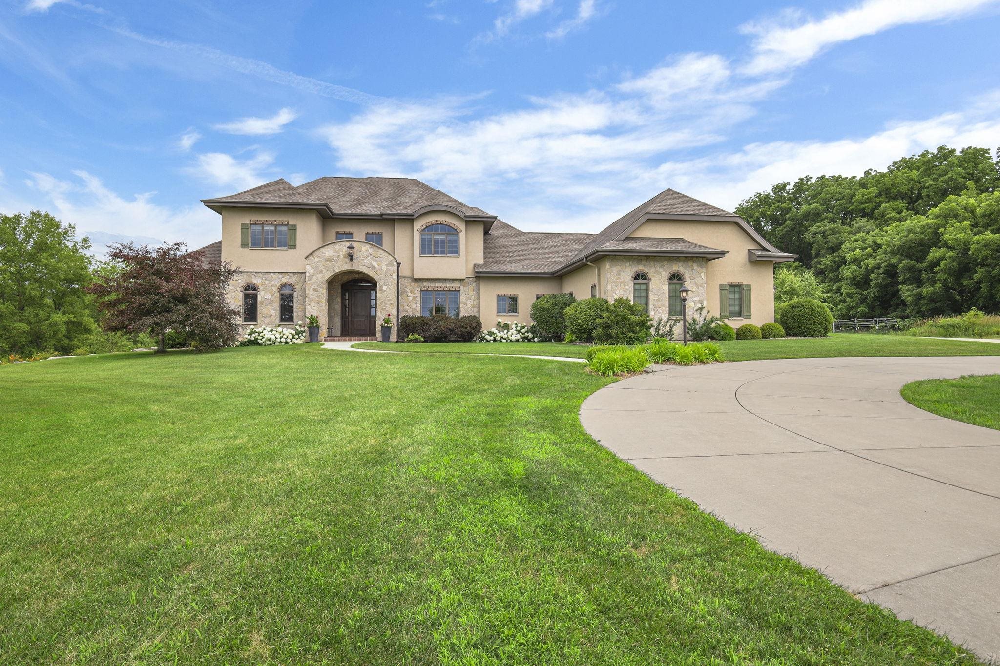 596 Hillcrest Lane