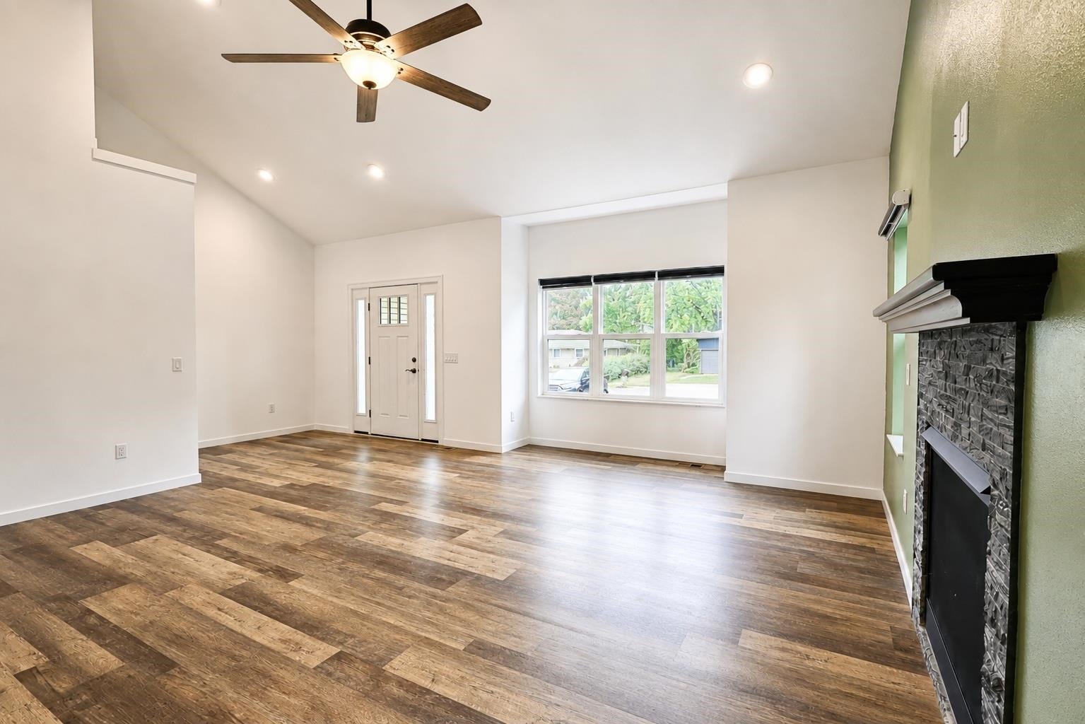 5571 Cheryl Drive - Photo 3