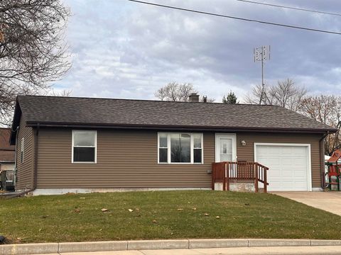 Photo of 333 S Hickory Street, Mauston, WI 53948 (MLS # 2012929)