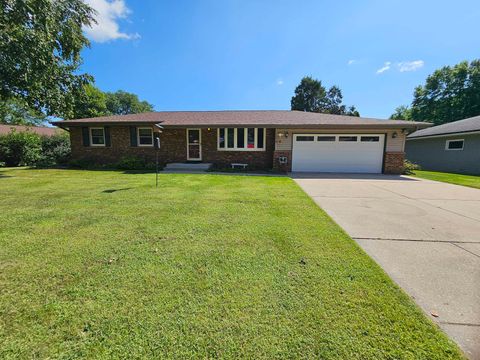 Photo of 2314 N Claremont Drive, Janesville, WI 53545 (MLS # 2010937)