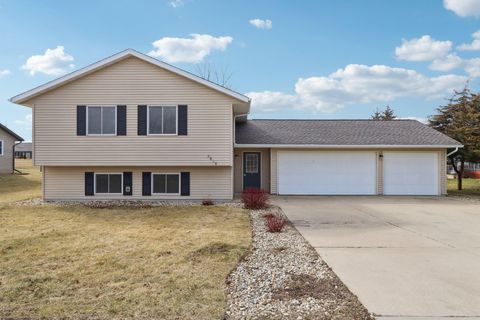 Photo of 2606 Hamilton Street, Portage, WI 53901 (MLS # 2018464)