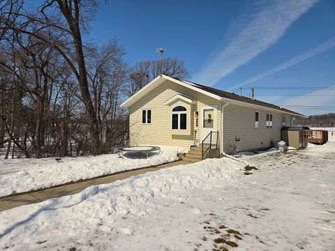 Photo of 304 Breezy Point Drive, Pardeeville, WI 53954 (MLS # 2018859)