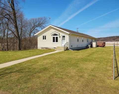 Photo of 304 Breezy Point Drive, Pardeeville, WI 53954 (MLS # 2018859)