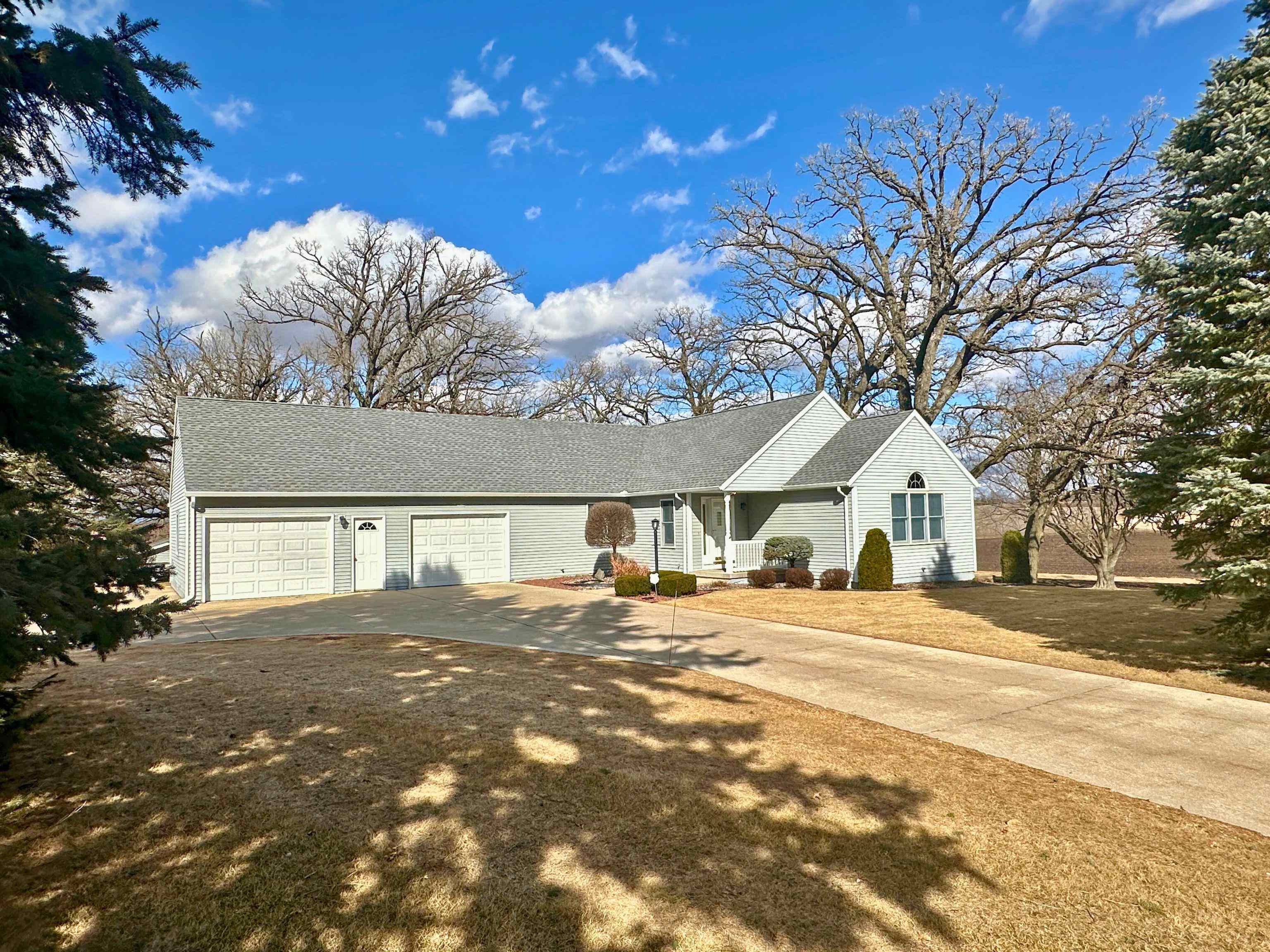 Stoughton, Wisconsin 53589, United States, 3 Bedrooms Bedrooms, ,4 BathroomsBathrooms,Residential,Active,82014