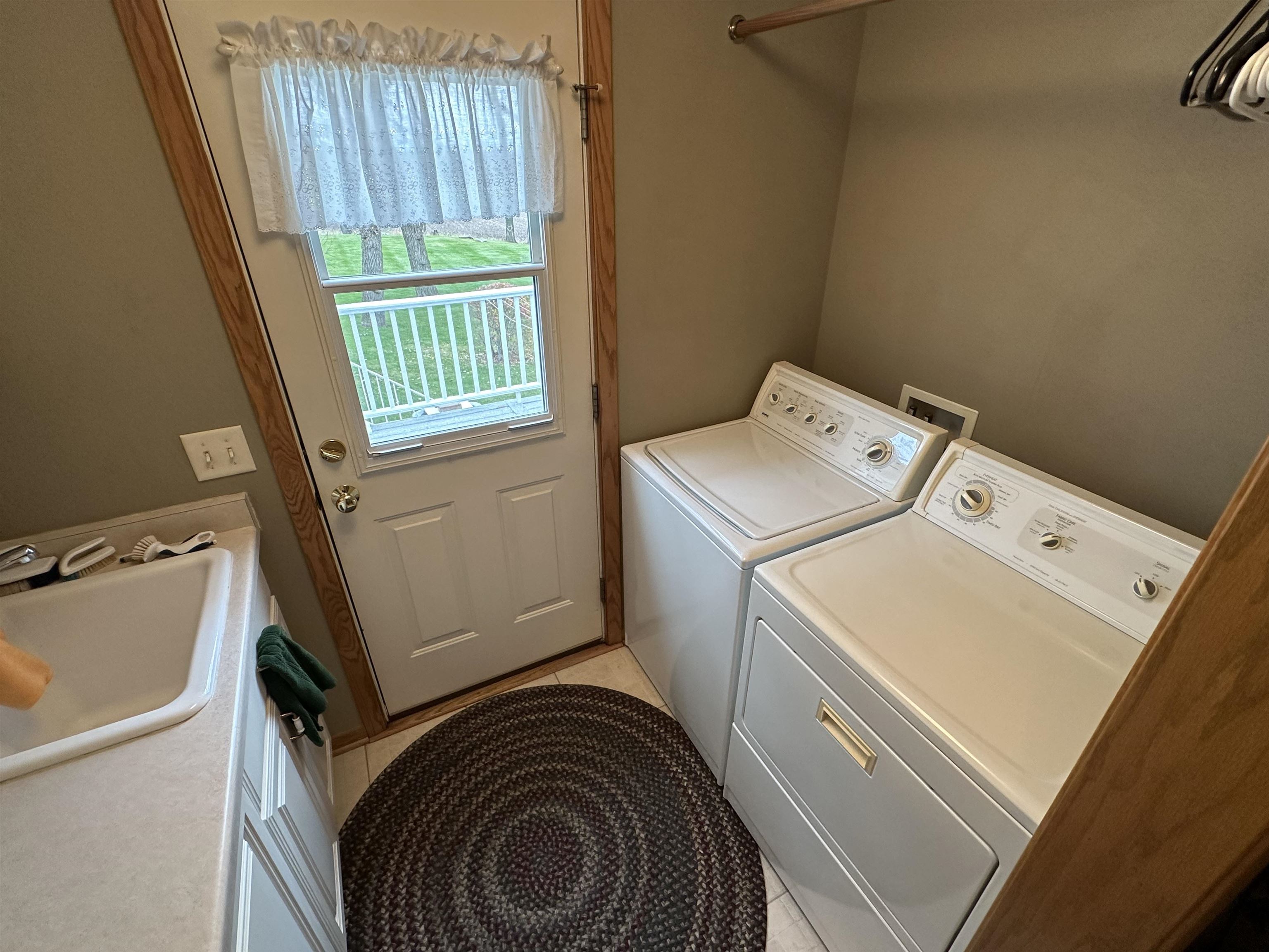 Stoughton, Wisconsin 53589, United States, 3 Bedrooms Bedrooms, ,4 BathroomsBathrooms,Residential,Active,82014