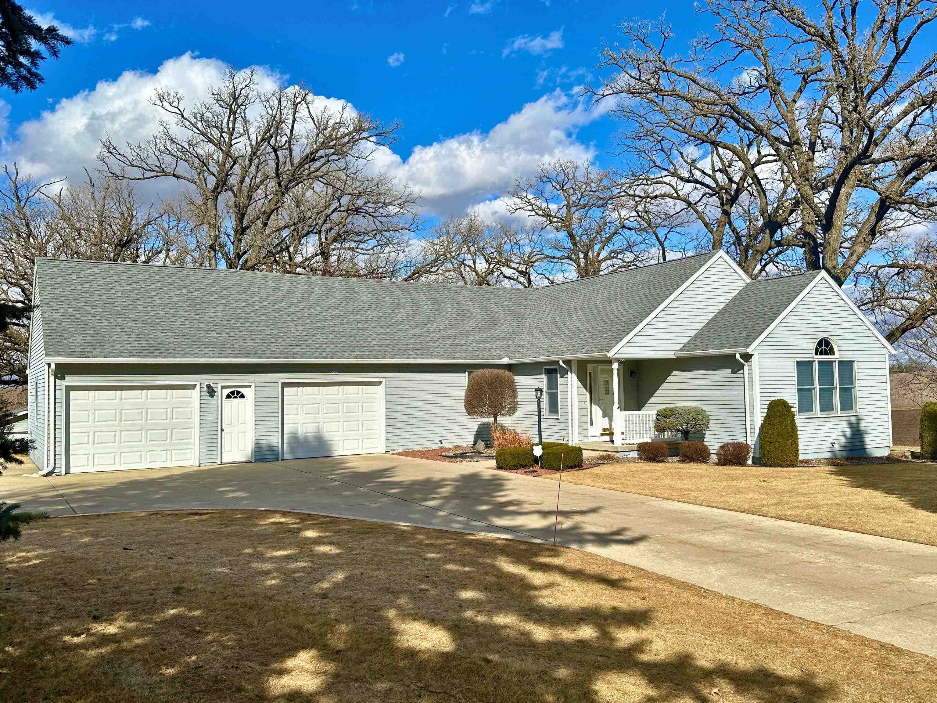 Stoughton, Wisconsin 53589, United States, 3 Bedrooms Bedrooms, ,4 BathroomsBathrooms,Residential,Active,82014