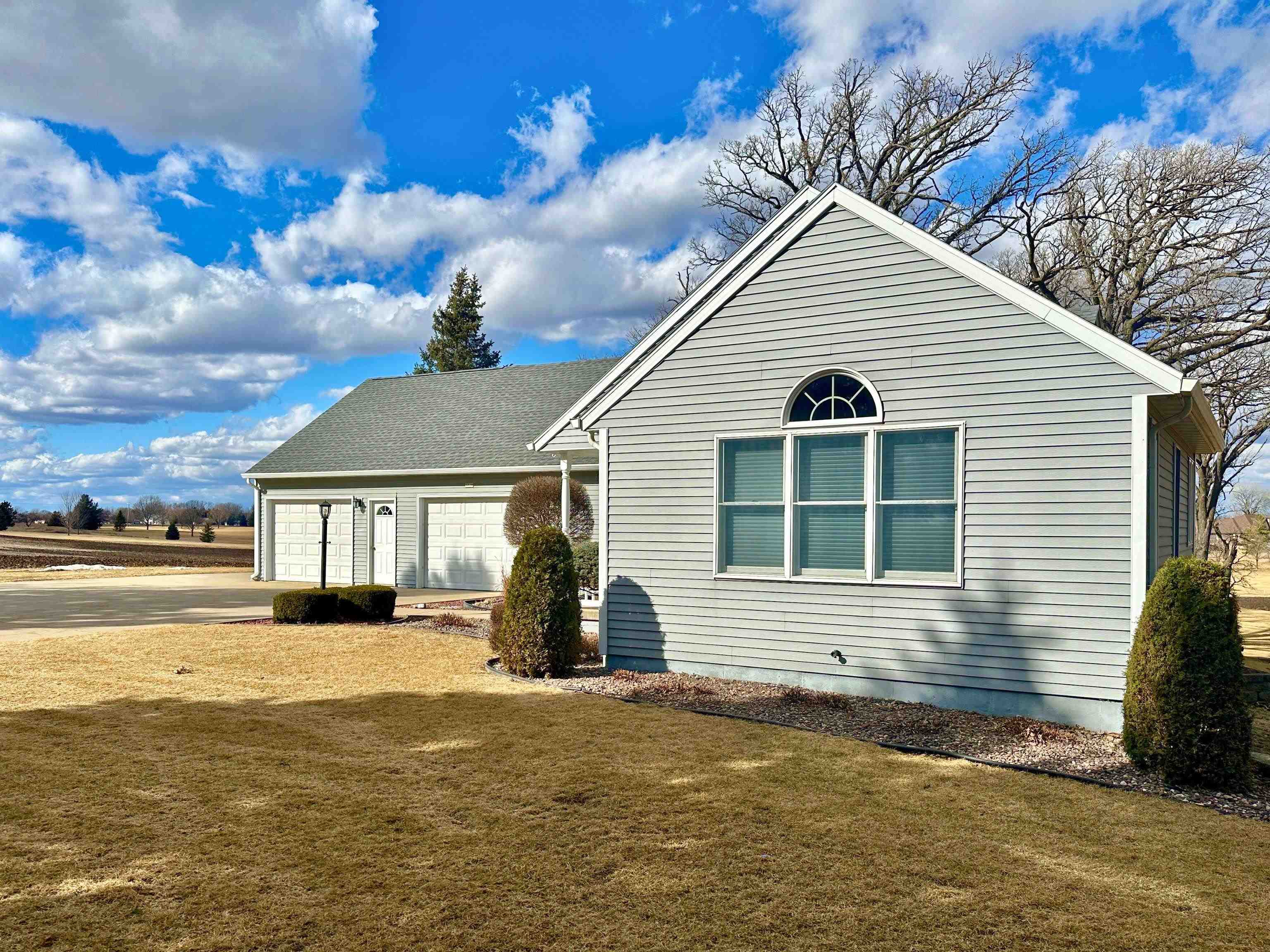 Stoughton, Wisconsin 53589, United States, 3 Bedrooms Bedrooms, ,4 BathroomsBathrooms,Residential,Active,82014