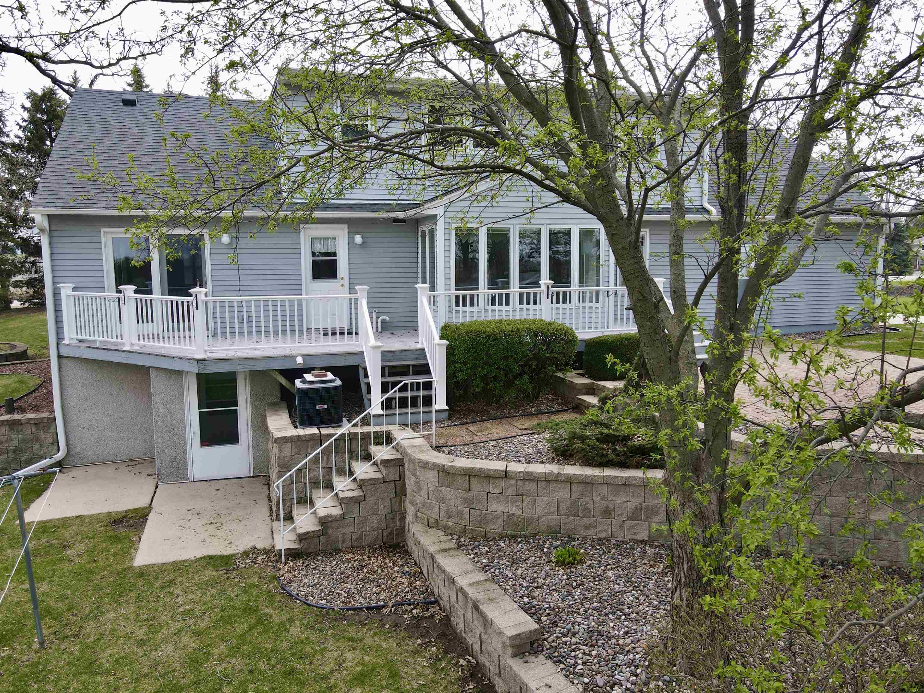 Stoughton, Wisconsin 53589, United States, 3 Bedrooms Bedrooms, ,4 BathroomsBathrooms,Residential,Active,82014