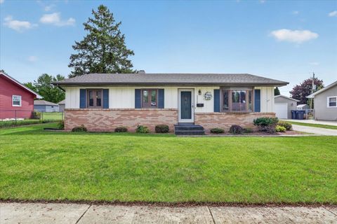 Photo of 2215 S GRANT Avenue, Janesville, WI 53546 (MLS # 2022874)