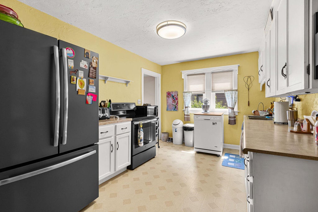 428861583 Real Estate Search