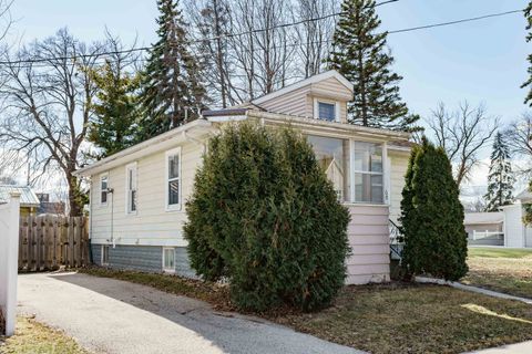Photo of 60 W COTTON Street, Fond Du Lac, WI 54935 (MLS # 2018694)