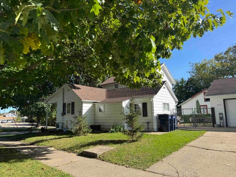 Photo of 102 S Chatham Street, Janesville, WI 53548 (MLS # 2034315)