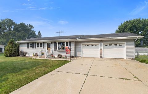 Photo of N7619 Carimaunee Drive, Portage, WI 53901 (MLS # 2028388)